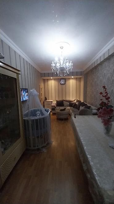 divar resimleri: Uşaq otağı üçün divar kağızı – mavi tonlarda, ayı balası və lent — 3