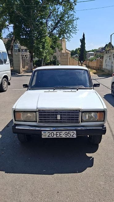 daewoo super saloon: VAZ 2107, ağ rəng, sedan kuzov. Xüsusiyyətlər: - Arxa ötürücülü, 4 — 3