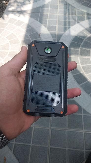 Günəş enerjili powerbank – açıq hava və səyahət üçün Xüsusiyyətlər: -