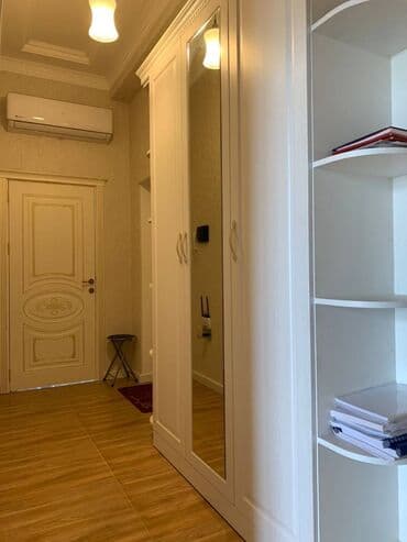 naximovda satilan evler: Sumqayıt şəhəri,Bulvar küçəsi, Krstalda dəniz panaramalı əşyalı 3 otaq — 10