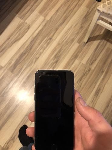 iphone xd: IPhone 7, Qara, Barmaq izi — 2