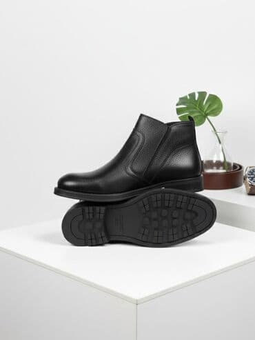 Krasofkalar və idman ayaqqabıları: Klassik kişi Chelsea tərzli qısa çəkmələr – qara rəng - Material — 2