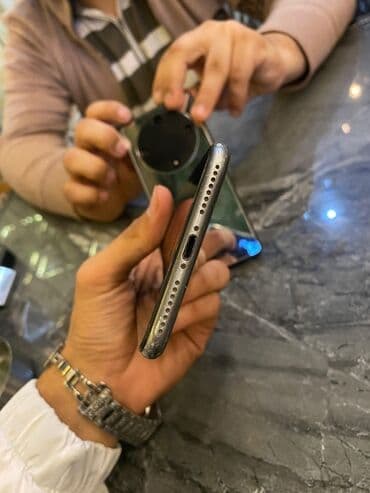 iphone 8 plus qiymeti irşad: IPhone 8 Plus, Qara, Barmaq izi, Qırıq — 5