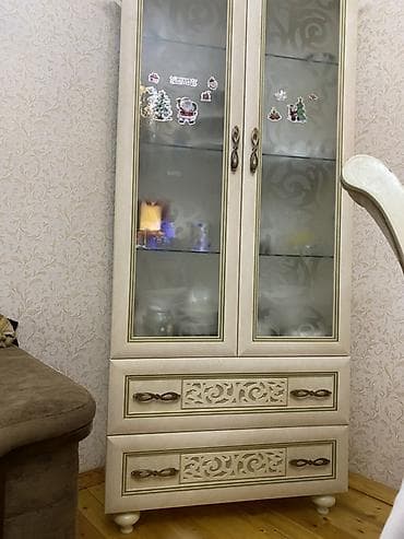 Moyka avadanlığı: Şüşəli dolab vitrini — 1