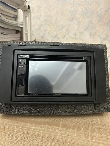 Orginal kodlu Kenwood monitoru hec bir problemi yoxdur tam işlek
