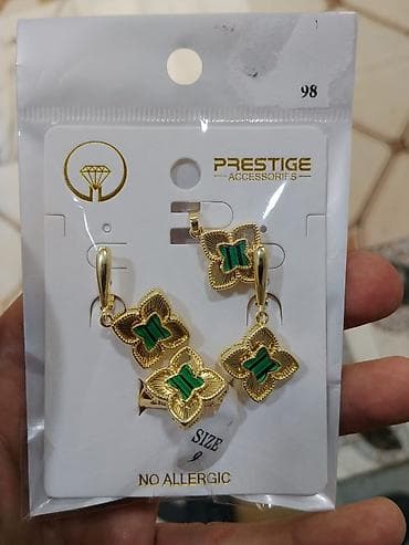 gps saat: Qızılı zərgərlik dəsti - Tərkib: qolbaq, üzük, sırğalar (1 cüt) və — 5