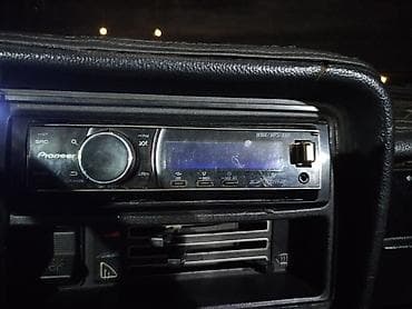 Pioneer avtomobil maqnitofonu - Model: ön paneldə “Pioneer” yazılı