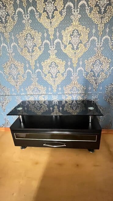 подставка для цветов: İşlənmiş, Düz TV altlığı, Polkalı, Şüşəli, Azərbaycan — 3