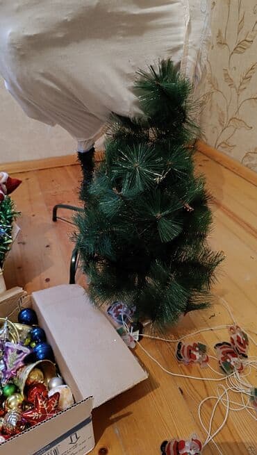 UAZ: Yeni il dekoru komplekti: şam ağacı, oyuncaqlar, bəzəklər və Santa — 5