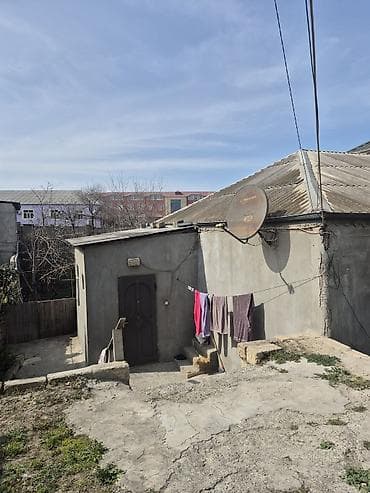 kreditle evler ucuz: Satılır: həyətyanı torpaq sahəsi və köməkçi tikili 9sot torpaq. ev və — 9