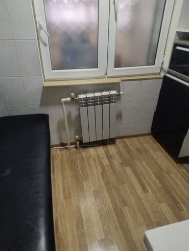 - Material: temperli ağ alüminium/profil çərçivə, künclərdə metal