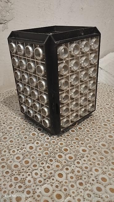 ofis əşyaları: Çıraq qedimi.Kvadrat formalı, dörd tərəfi modul panellərdən ibarət — 1