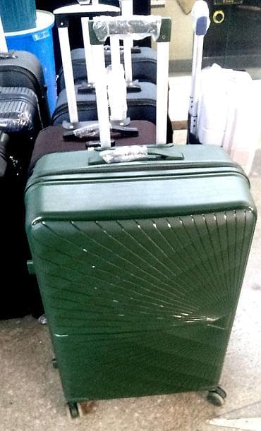 Batutlar: Ən böyük çamadan. Yeni. Ünvan Amay ticarət mərkəzi maqazin225 — 4