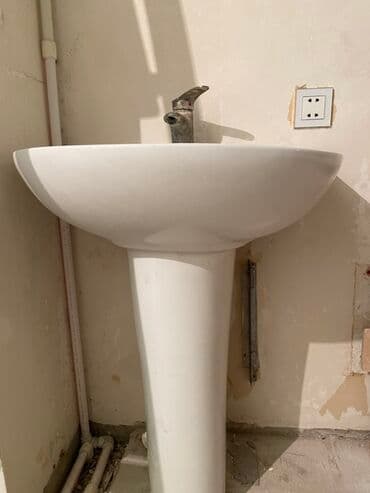 Duş üçün kranlar: Ayaqüstü (pedestal) əl-üz yuyan lavabosu — 1