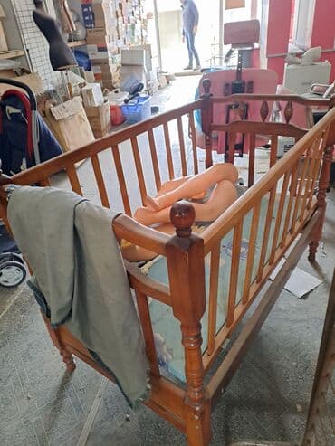 Oğlan və qız üçün, Dördbucaq, Beşik, Dəstsiz, Matras ilə, Yellənmə mexanizmsiz