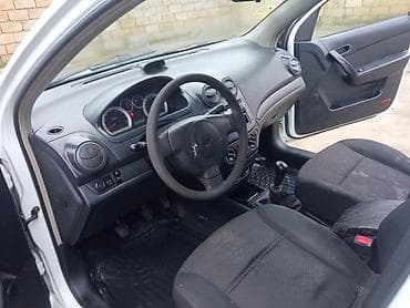 Продажа авто: , ağ rəng, 5 qapılı hetçbek. Xüsusiyyətlər: - Sürət qutusu: mexaniki — 10