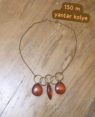 Dəstə daxildir: Sırğa