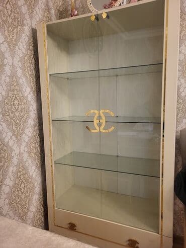 Şüşəli dolab vitrini