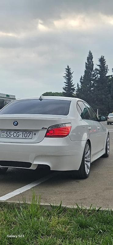 bmw satılır: BMW 5 Series (E60) sedan – ağ rəng, M paketli görünüş - Kuzov: 4 — 4