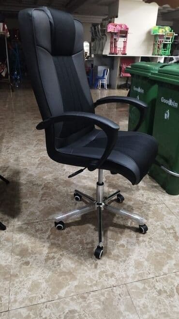 кресло для компьютера: Новый, С колесиками, Кожа — 1