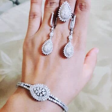 1 qram qızılın qiyməti 2024 750: Dəstə daxildir: Üzük, Sırğa, Bilərzik, Ağ qızıl, 750 Əyar, 1511 g — 6