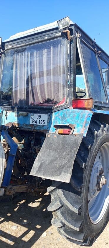 təkər traktor: Belarus MTZ tipli traktor - Korpus: kabinəli, mavi-qara rəng sxemi — 8