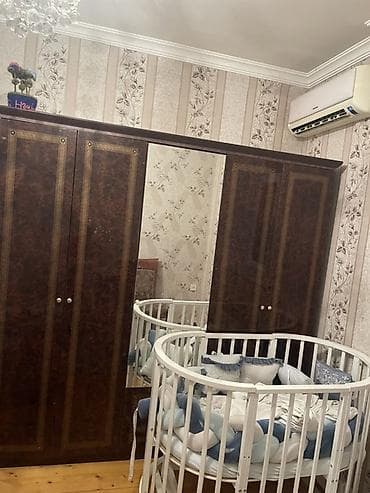 hamam refleri: Klassik üslubda yataq dəsti mebeli • Geniş şkaf: 4 qapılı — 1
