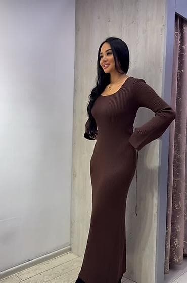 Uzun, bedene oturan, beli ince gösteren don. Materiali ve bedende