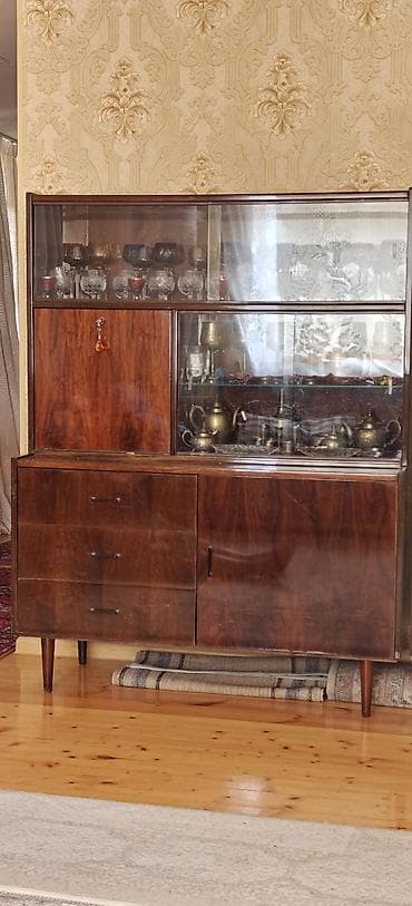 Retro vitrin-komod - Material: təbii ağac finişi (parlaq şpon — 1