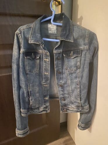 cins gödəkçələr: Bershka jean ceket. Teze alinib 55manata. Satilir 30azn. Yeniden ferqi — 3