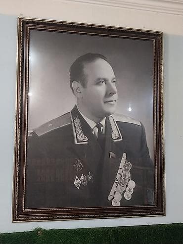 sekiller cekmek ucun: Böyük formatlı çərçivəli portret foto - Obyekt: ulu önder Heydər — 1