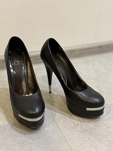 Кроссовки и спортивная обувь: Размер: 35, Б/у — 7