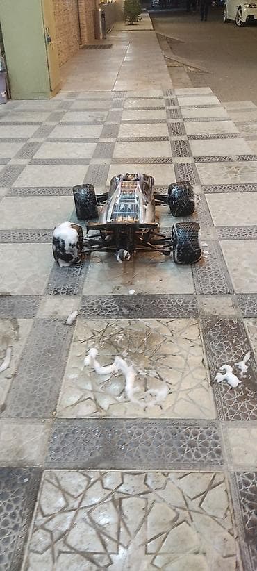 Kitablar və jurnallar: Traxxas 2.4GHz RC maşın komplekti - Güclü off-road truggy tipli — 2