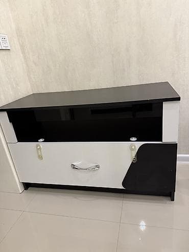 mini kreslo: Düz TV altlığı, Polkalı — 2