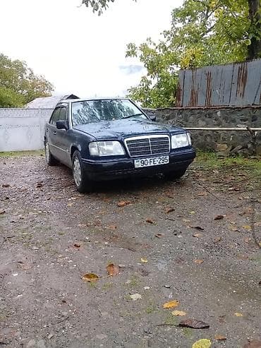 Mercedes-Benz E-Class: 2.2 l | 1993 il Sedan — 4