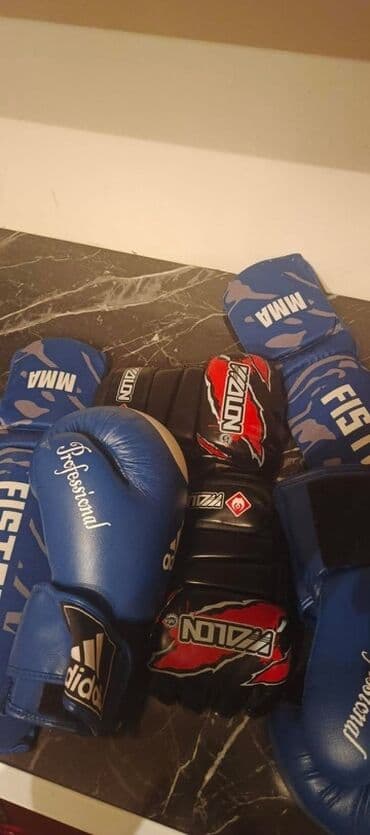 спортивные мужские перчатки: 1 jitqi 1 boks əlcək böyük razmer 1 mma əlcək hamsı 40Azn real alıcıya — 1