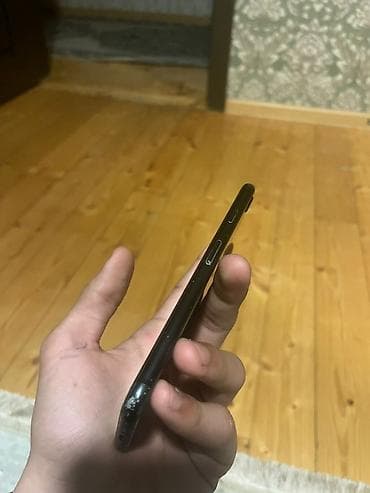 iphone se ekran: IPhone SE 2020, Qara, Barmaq izi — 4