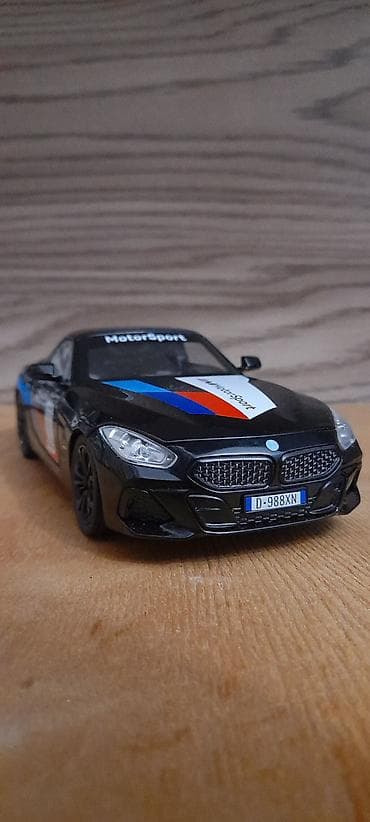 BMW Z4 1:24 Ölçü Səsli işıqlı Model təzədir Hər yeri açılır Üstü — 1