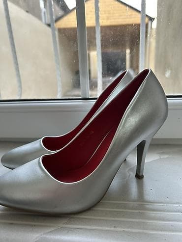 green tea parfum: Gümüş rəngli qadın tuflisi – L’ETUAI - Model: Klassik stiletto - — 2