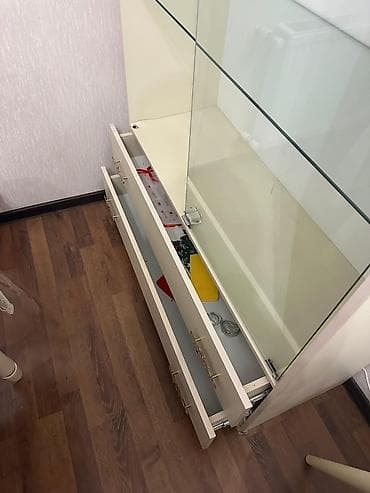 Şüşə vitrin dolabı Evde temir gedir mebeller yenilenir ne varsa — 3