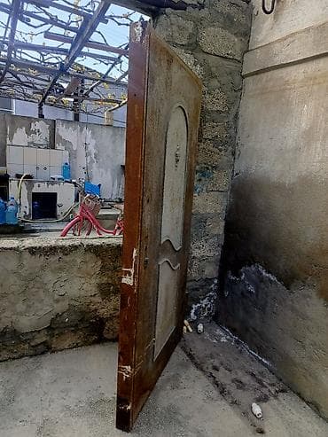 bayraq sekili: Dəmir qapı Eni 1 uzunluğu 1.95 dir - Material: qalın metal/dəmir — 3