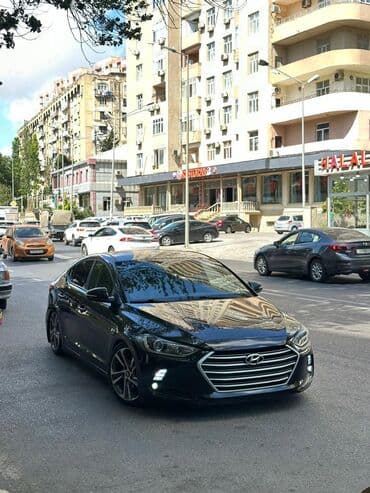 Hyundai Elantra: 1.6 l | 2016 il Sedan