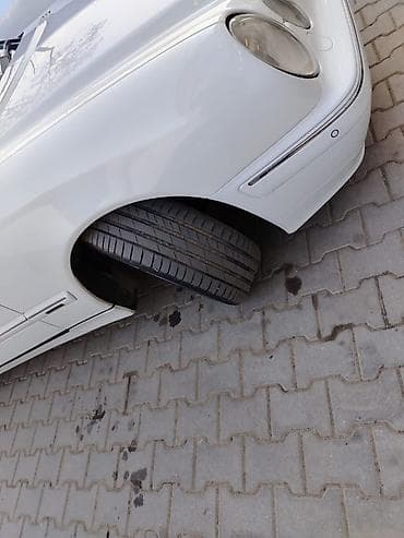 bmw 330 i: Mercedes-Benz E 320: 3.2 l | Sedan — 9