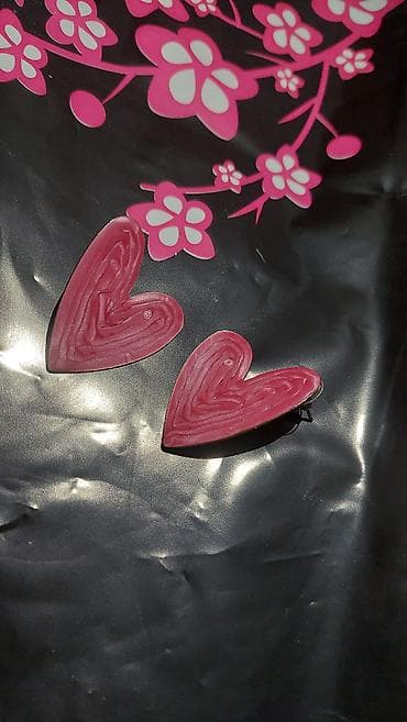 mirvari sirga: Ürünün adı: Ürək formalı klips sırğalar (2 ədəd) Təsvir: - Qızılı — 2