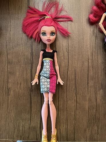 oyuncaqlar qiz ucun: Monster High üslubunda kolleksiya kuklası - Parlaq çəhrayı saçlı — 2