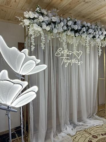 Мебельные услуги: Tədbir dekoru – fotozon və neon yazı - Qızılı metallik karkaslı — 2