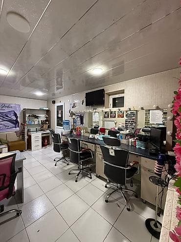 Paltar tikişi: Saç stolu icarəyə verilir. Ünvan: Yeni Günəşli Qəsəbəsi A/B yaşayış — 2