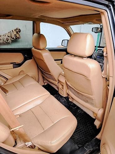 pirus satisi: Qara rəngli kompakt SUV Xüsusiyyətlər: - Kuzov: 5 qapılı, xarici — 6