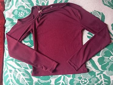 Qadın bluzası – bordo rəng - Model: asimmetrik kəsimli, bir çiyin