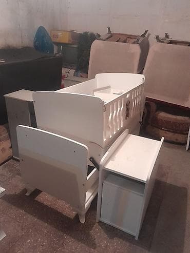 Uşaq mebeli: Oğlan və qız üçün, Dördbucaq, Beşik, Matrassız, Yellənmə mexanizm ilə — 2